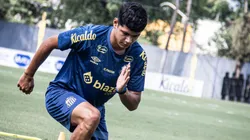 Aguayo em treinamento - Foto: Raul Baretta/ Santos FC.