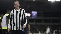 John Textor, dono da SAF do Botafogo, antes do jogo contra o Vitória no Engenhão pelo Brasileirão 2024. Foto: Jorge Rodrigues/AGIF