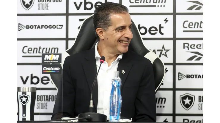 Paiva explica que filosofia do Botafogo o aceitou a aceitar proposta de Textor