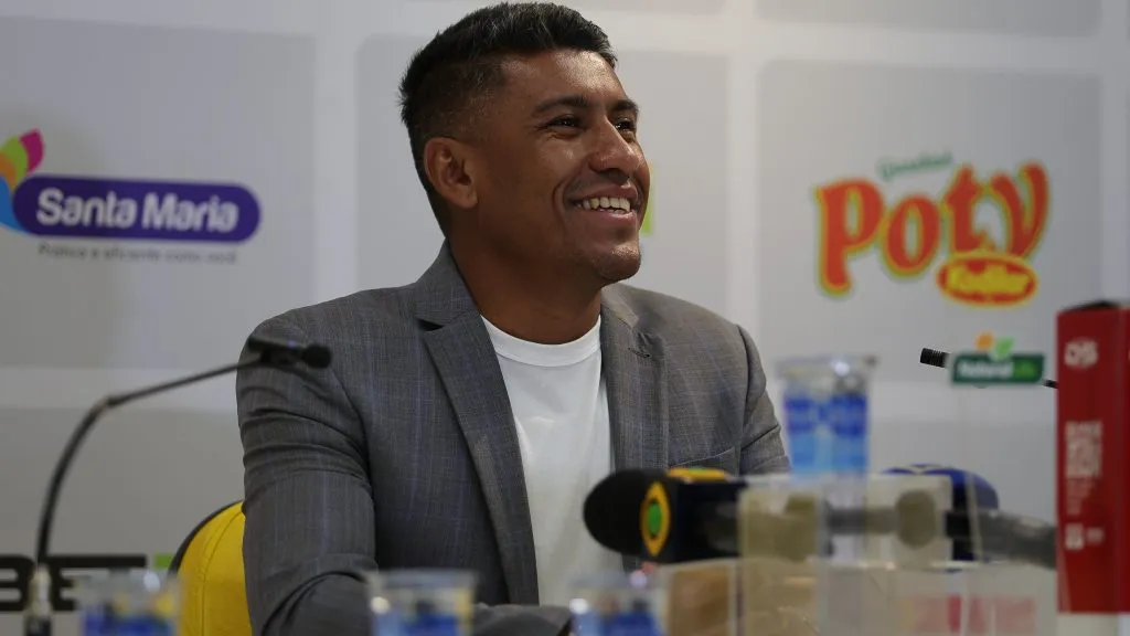 Paulinho durante coletiva. Foto: Pedro Zacchi/AGIF