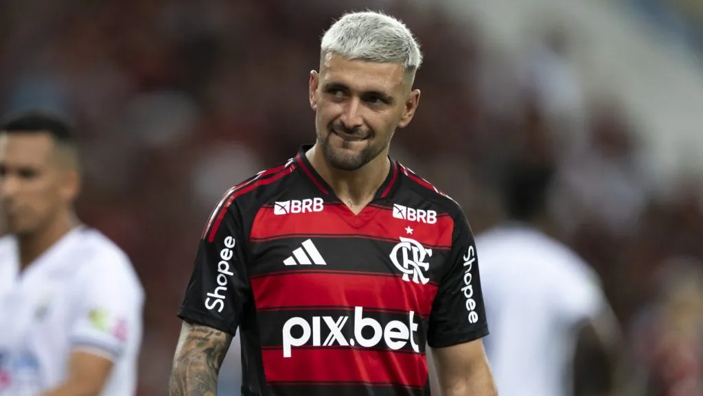 Arrascaeta durante partida. Foto: Jorge Rodrigues/AGIF