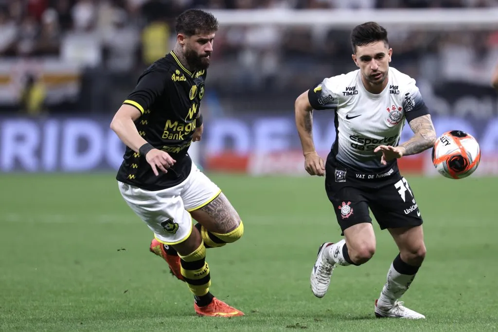 Meio-campista em ação pelo Campeonato Paulista. Foto: Marcello Zambrana/AGIF