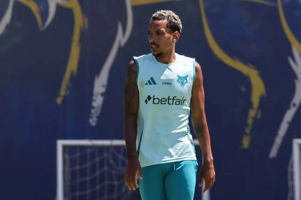 Meio-campista em treino pelo Cruzeiro. Foto: Gilson Lobo/AGIF