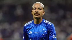 Matheus Pereira durante jogo da Raposa