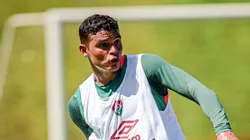 Thiago Silva durante treino no CT.