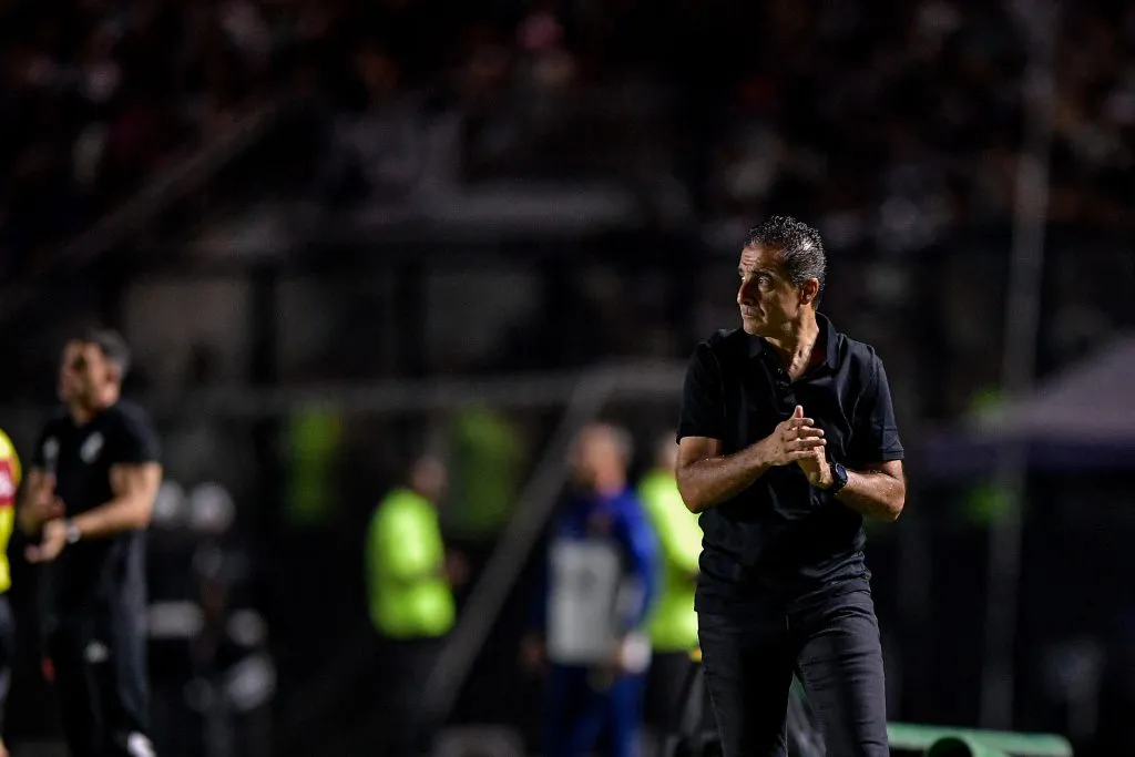RJ – RIO DE JANEIRO – 01/05/2023 – BRASILEIRO A 2023, VASCO X BAHIA – Renato Paiva tecnico do Bahia durante partida contra o Vasco no estadio Sao Januario pelo campeonato BRASILEIRO A 2023. Foto: Thiago Ribeiro/AGIF