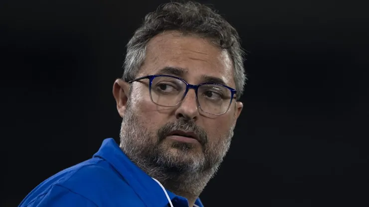 Mattos balança no cargo e pode cair.