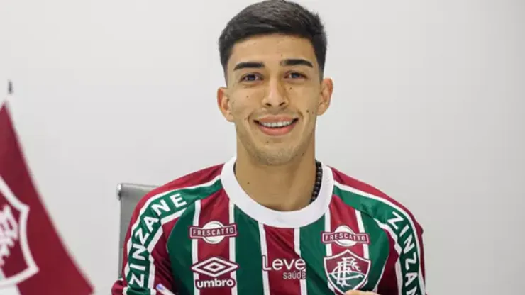 Lezcano com a camisa do Fluzão (Foto: Lucas Merçon/FFC / Esporte News Mundo)