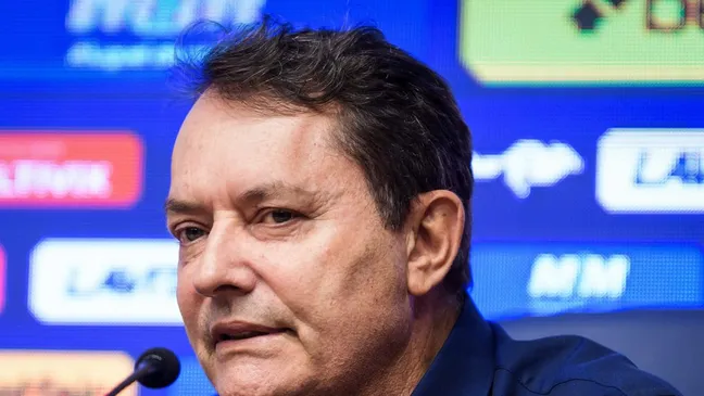 Foto: Gustavo Aleixo/Cruzeiro – Pedrinho BH está insatisfeito com o trabalho do dirigente.