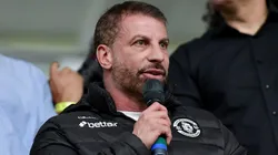 Pedrinho presidente do Vasco e Eduardo Paes prefeito do Rio de Janeiro durante solenidade de sanção da lei do potencial construtivo da reforma do estádio de São Januário, no estádio São Januário, nesta quarta feira (03).