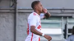 Vitinho comemora um dos gols em cima do Caxias, pela ida da semifinal do Campeonato Gaúcho. Foto: Ricardo Duarte/Internacional.