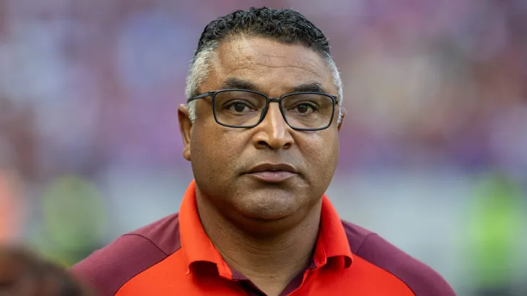 roger machado técnico do Internacional durante partida contra o Fortaleza no estádio Arena Castelão pelo campeonato Brasileiro A 2024.