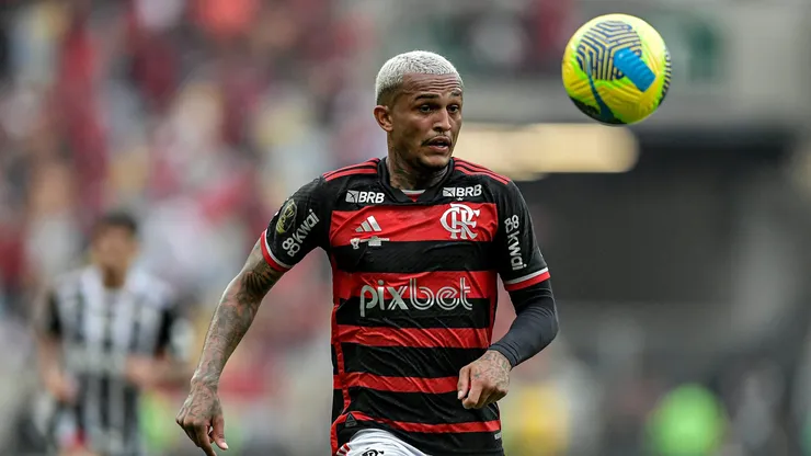 Wesley é titular no Flamengo. Foto: Thiago Ribeiro/AGIF