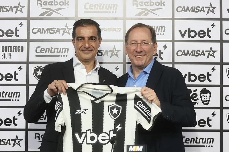 Renato Paiva ao lado de John Textor. Foto: Vitor Silva/Botafogo