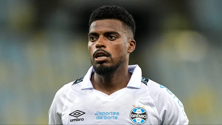 Jemerson em ação pelo Grêmio - Foto: Thiago Ribeiro/AGIF