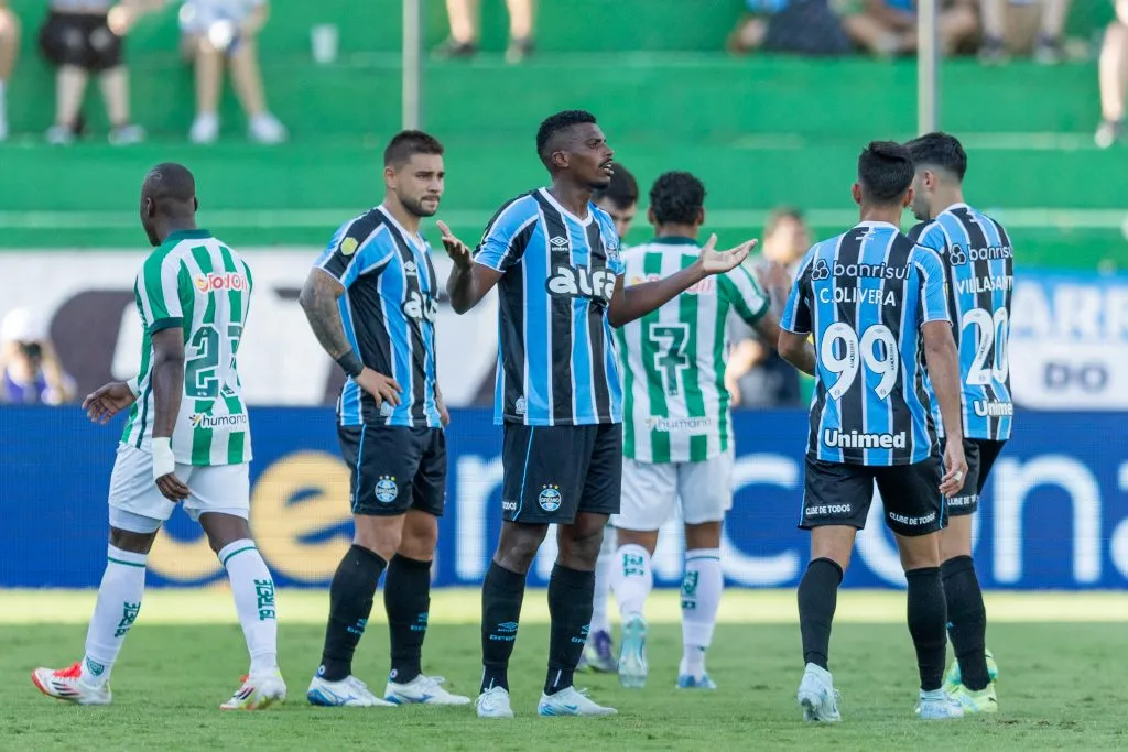 JUVENTUDE X GREMIO – Jemerson jogador do Grêmio recebe cartão vermelho – Foto: Liamara Polli/AGIF