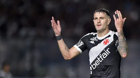 Vegetti passou em branco no clássico Foto: Thiago Ribeiro/AGIF