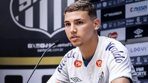 Deivid Washington foi apresentado no Santos. Foto: Raul Baretta/Santos FC