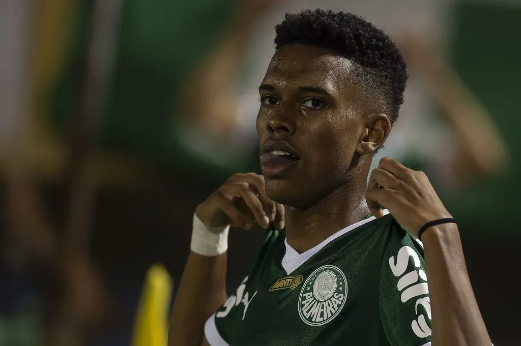 Estêvão, jogador do Palmeiras, comemora seu gol durante partida contra o Palmeiras no estadio Primeiro de Maio pelo campeonato Paulista 2025. Foto: Anderson Romao/AGIF