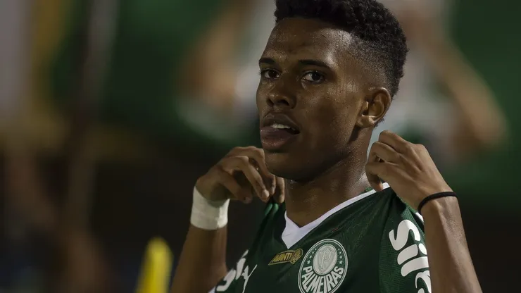 Estêvão, jogador do Palmeiras, comemora seu gol durante partida contra o Palmeiras no estadio Primeiro de Maio pelo campeonato Paulista 2025. Foto: Anderson Romao/AGIF