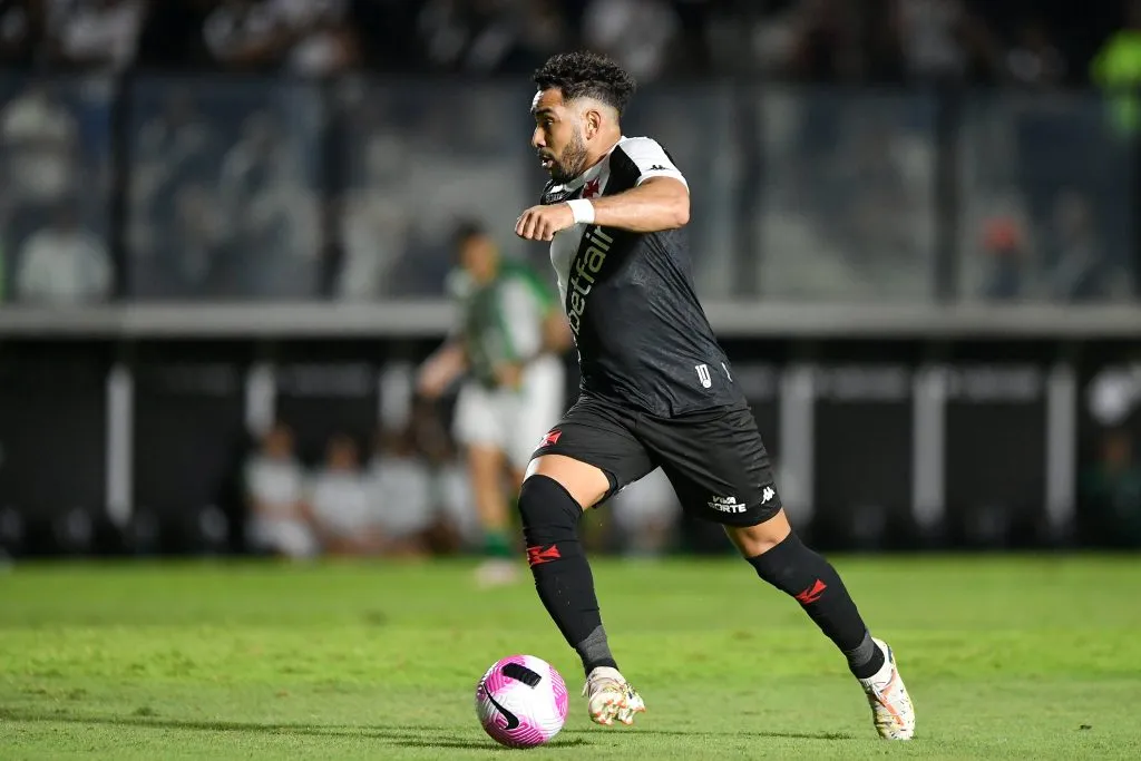 Queda no rendimento de Payet no Vasco chega no limite e torcida solta o verbo nas redes sociais exigindo  mudanças imediatas. Foto: Thiago Ribeiro/AGIF