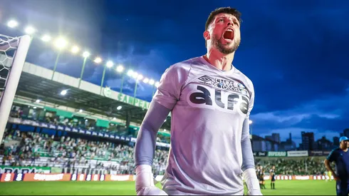 Tiago Volpi, goleiro do Grêmio, comemora classificação à final. Foto: Lucas Uebel/Grêmio.