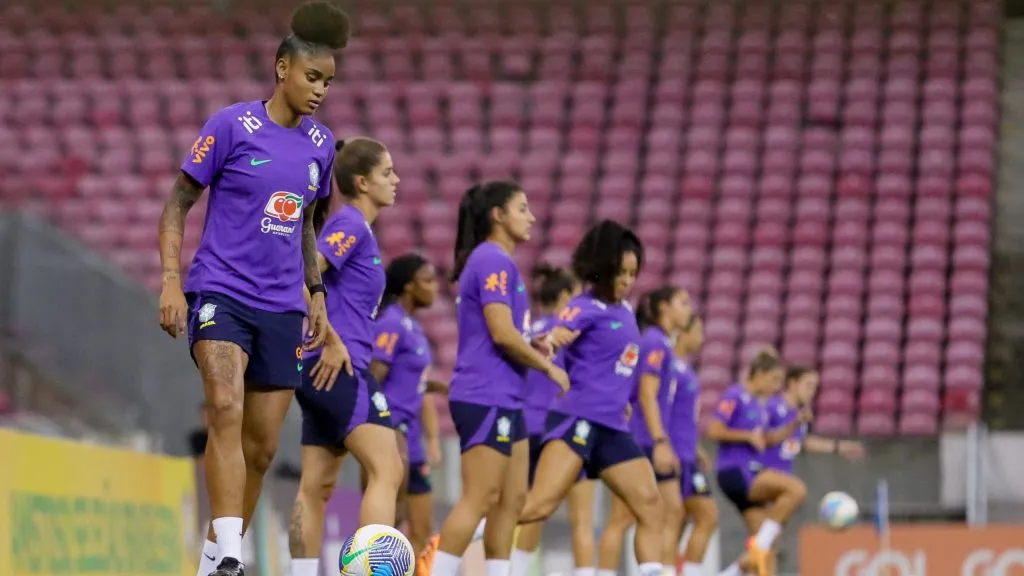 Tarciane jogadora da Seleção Brasileira Feminina durante treino na Arena de Pernambuco, sexta-feira (31). A equipe se prepara para enfrentar a Seleção Jamaicana em dois amistosos antes das Olímpiadas de Paris. Foto: Rafael Vieira/AGIF