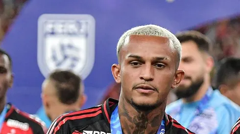 Wesley comemora título ao lado de Danilo.