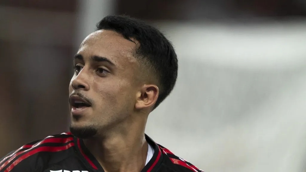 Foto: Jorge Rodrigues/AGIF – Matheus Gonçalves é outro jogador que pode deixar o Rubro-Negro em 2025.