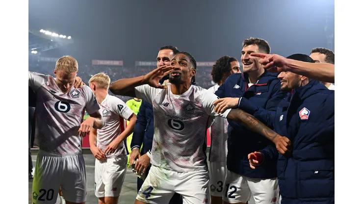 BOLOGNA, ITALY - NOVEMBER 27: Alexsandro of LOSC Lille celebrates victory at the end of the UEFA Champions League 2024/25 League Phase MD5 match between Bologna FC 1909 and LOSC Lille at Stadio Renato Dall'Ara on November 27, 2024 in Bologna, Italy. (Photo by Alessandro Sabattini/Getty Images)