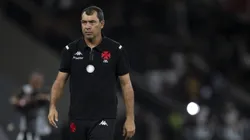 Fábio Carille no comando do Vasco durante o clássico contra o Flamengo. Foto: Jorge Rodrigues/AGIF