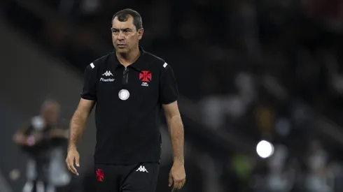 Fábio Carille no comando do Vasco durante o clássico contra o Flamengo. Foto: Jorge Rodrigues/AGIF