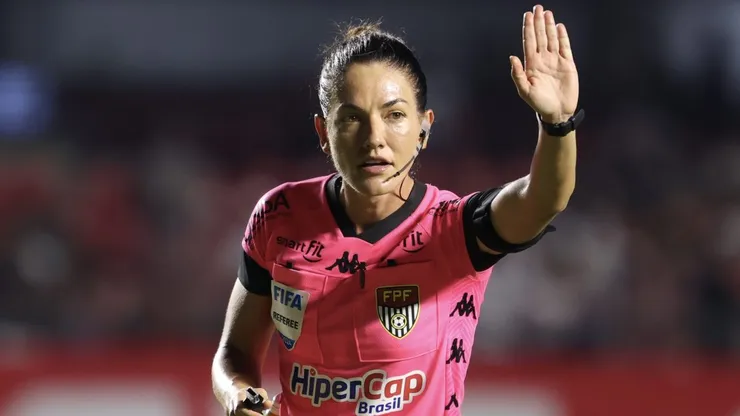 Árbitra Daiane Caroline Muniz. Foto: Marcello Zambrana/AGIF