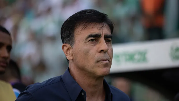 Gustavo Quinteros é o técnico do Grêmio. Foto: Liamara Polli/AGIF