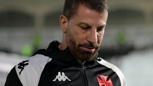 Escolha do Pedrinho pelo Nílton Santos não deu certo e equipe voltou a perder para o Flamengo