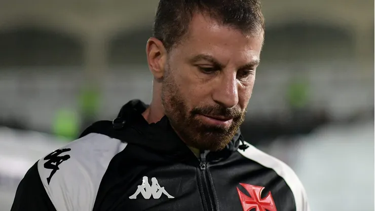 Escolha do Pedrinho pelo Nílton Santos não deu certo e equipe voltou a perder para o Flamengo