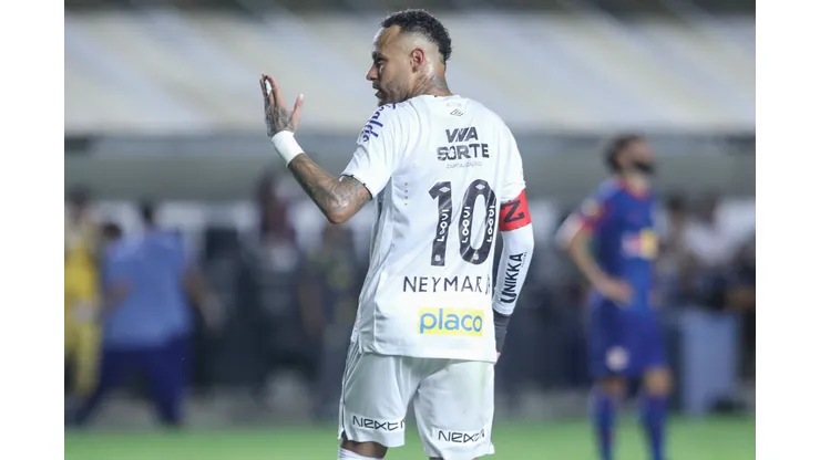 SP - SANTOS - 02/03/2025 - PAULISTA 2025, SANTOS X BRAGANTINO - Neymar jogador do Santos durante partida contra o Bragantino no estadio Vila Belmiro pelo campeonato Paulista 2025. Foto: Reinaldo Campos/AGIF