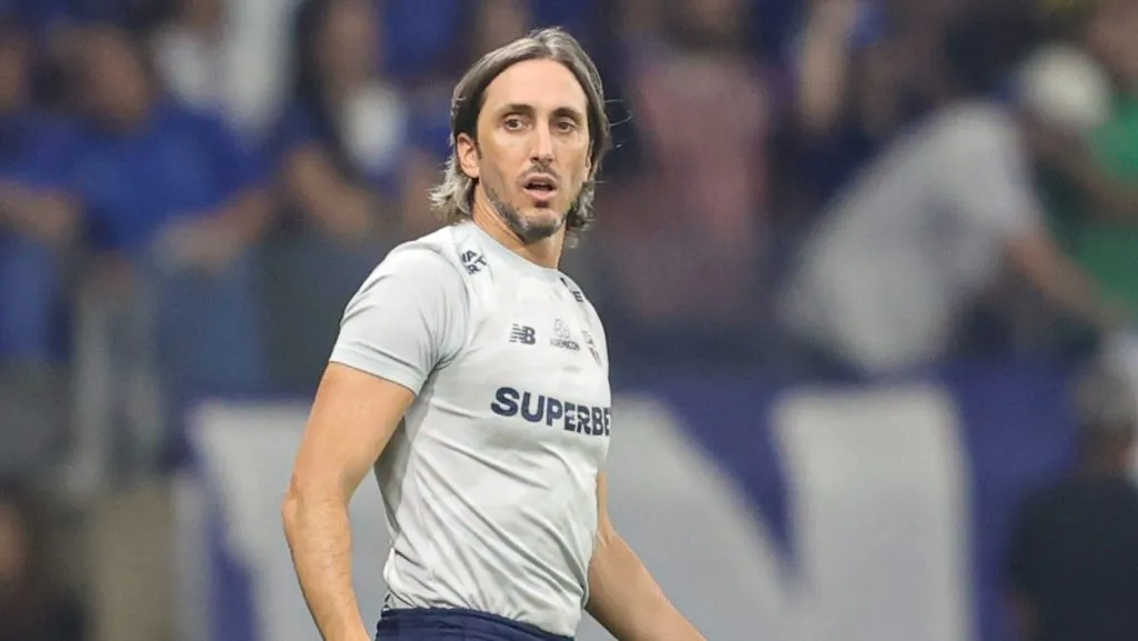 Luis Zubeldía liga alerta nos bastidores do São Paulo