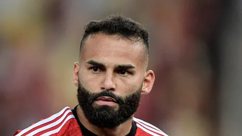 Thiago Maia durante jogo pelo Flamengo no Maracanã.