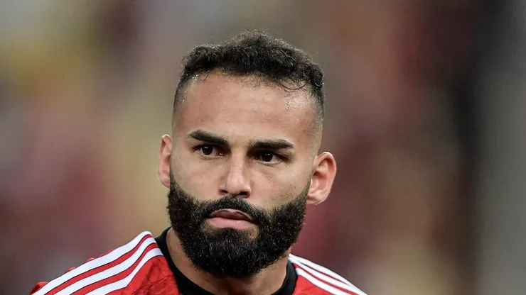 Thiago Maia durante jogo pelo Flamengo no Maracanã.