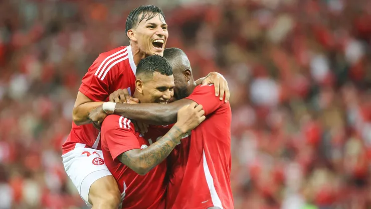 Jogadores do Inter comemoram gol contra o Caxias, pela semifinal do Campeonato Gaúcho. Foto: Ricardo Duarte/Internacional.