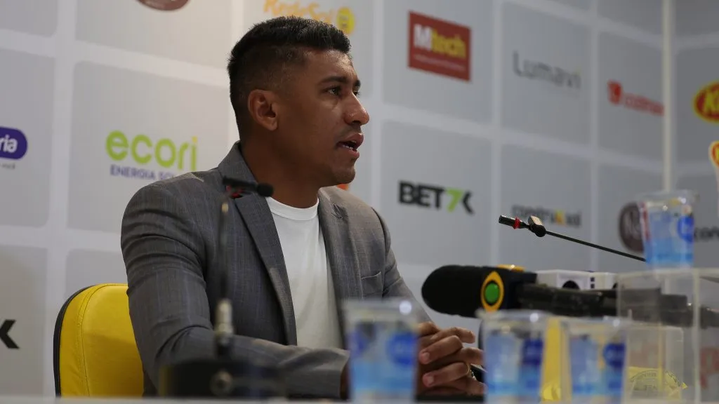 Paulinho questionou a arbitragem - Foto: Pedro Zacchi/AGIF.