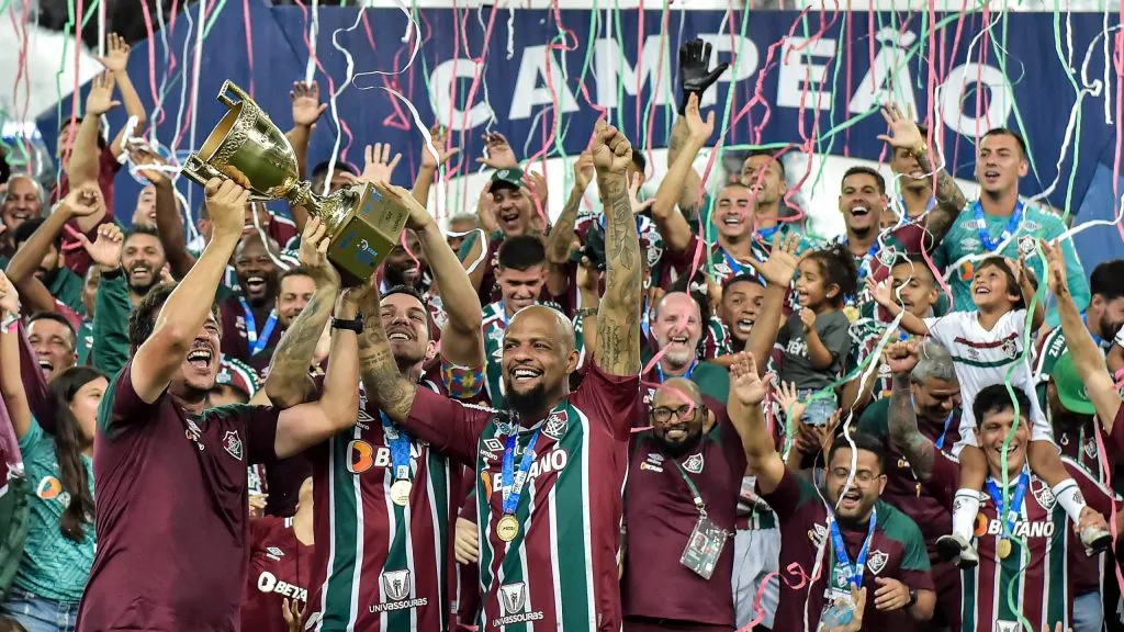 Jogadores do Fluminense comemoram título de campeão Carioca de 2023. Foto: Thiago Ribeiro/AGIF.