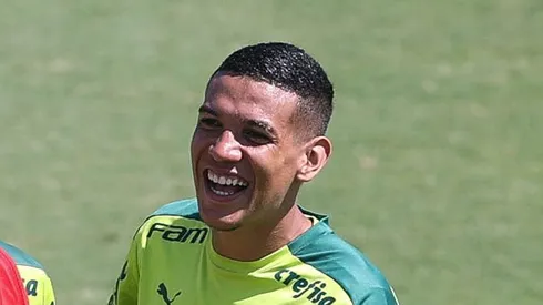 Naves durante treino pelo Verdão na Academia de Futebol. (Foto: Cesar Greco).