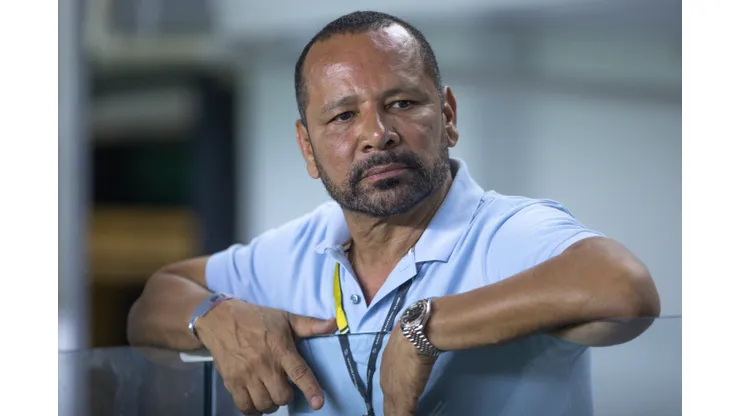 Pai de Neymar reprovou as críticas recebidas no Santos.