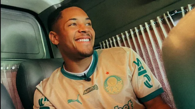 Vitor Roque, atacante do Palmeiras