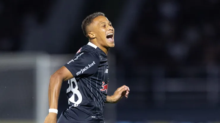 Vitinho jogador do Bragantino comemora seu gol durante partida contra o Corinthians no estadio Nabi Abi Chedid pelo campeonato Brasileiro A 2024. Foto: Diogo Reis/AGIF