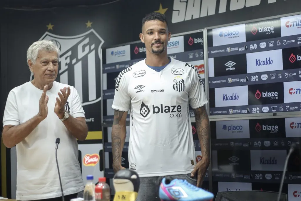 Zé Ivaldo em apresentação do Peixe. Foto: Reinaldo Campos/AGIF