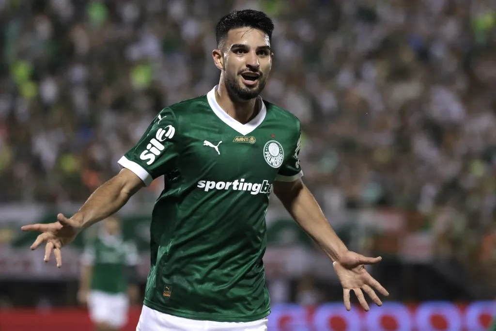 Flaco Lopez, jogador do Palmeiras comemora seu gol durante partida contra o Sao Bernardo no estadio Primeiro de Maio pelo campeonato Paulista 2025. Foto: Marcello Zambrana/AGIF