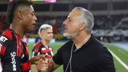 José Boto se reuniu com comissão técnica nesta 2ª para definir estratégia contra Vasco no fim de semana - Fotos: Gilvan de Souza/Flamengo